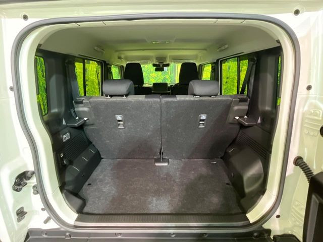 ���i�̂���������ʋ΁A���}���ɏ\���ȉ׎��X�y�[�X���m�ۂ��Ă���܂��B�Z�J���h�V�[�g��|���ƁA�傫�ȉו��̐ύڂ��\�ł���