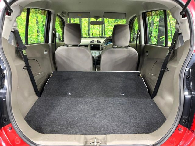 ���i�̂���������ʋ΁A���}���ɏ\���ȉ׎��X�y�[�X���m�ۂ��Ă���܂��B�Z�J���h�V�[�g��|���ƁA�傫�ȉו��̐ύڂ��\�ł���