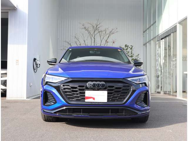 Q8スポーツバック e-tron55 クワトロ Sライン 4WD