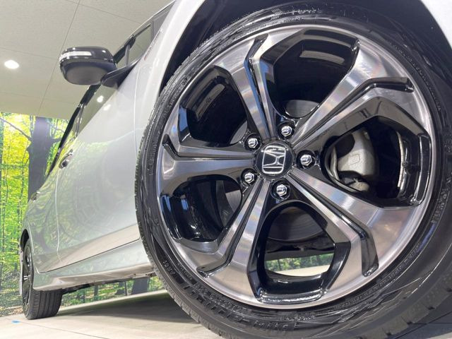 �y����18�C���`�A���~�z�C�[���z�O�ςɃ}�b�`���������A���~�z�C�[���𑕒����Ă���܂��B�e��ЊO�A���~�z�C�[����A�X�^�b�h���X�^�C�����戵�����Ă���܂��B���񂲑��k����������