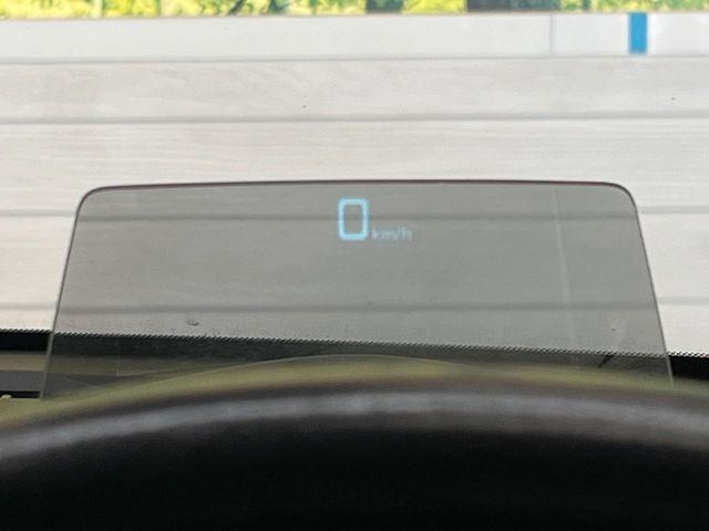 �y�w�b�h�A�b�v�f�B�X�v���C�z���݂̑��x�⑖�s�����f�W�^���\���ŉ^�]�ȑO���̃K���X�ɓ��e!�^�]���A�ڐ������炳���K�v�ȏ����m�F�ł���̂łƂ��Ă��֗��ň��S!