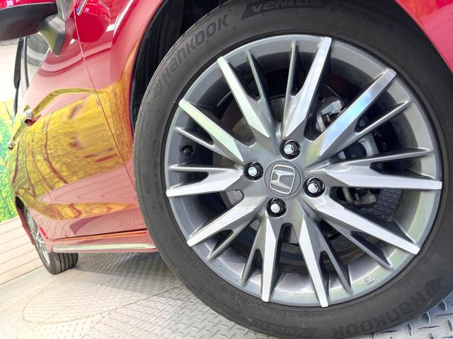 �y�����A���~�z�C�[���z�O�ςɃ}�b�`���������A���~�z�C�[���𑕒����Ă���܂��B�e��ЊO�A���~�z�C�[����A�X�^�b�h���X�^�C�����戵�����Ă���܂��B���񂲑��k����������