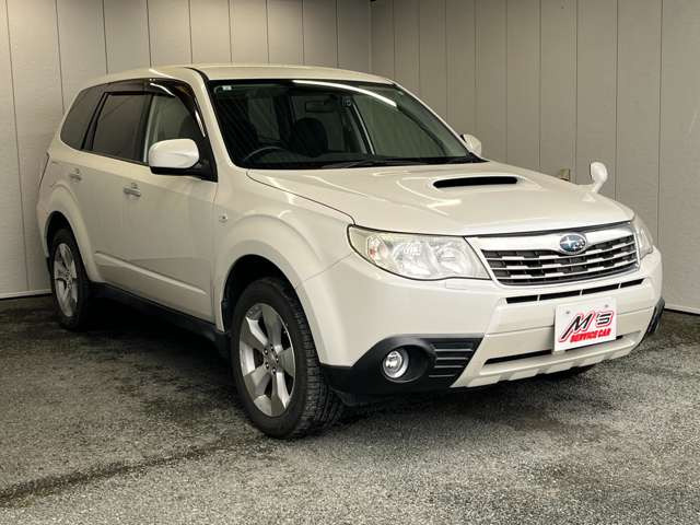 ���ʎԂ́u�T�[�r�X�J�[�G���Y �{�X�v�A�y�����Ԃ́u�T�[�r�X�J�[�G���Y �����X�v���炨�T�������܂��B