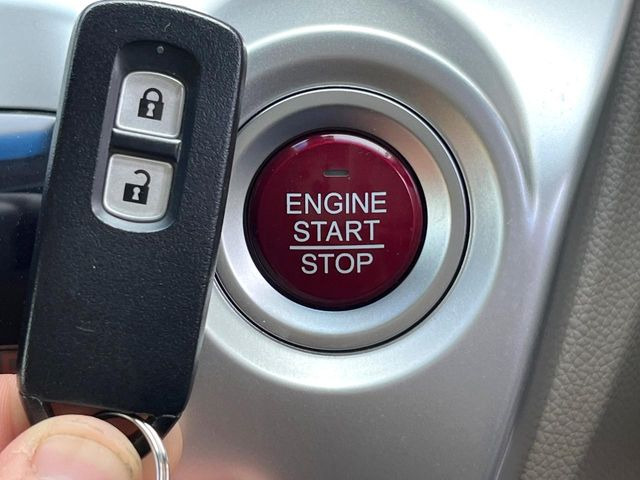 �y�L�[���X�X�^�[�g�V�X�e���z�J�o����|�P�b�g�ɓ��ꂽ�܂܂ł��h�A�̎{���E�������\�ȃX�}�[�g�L�[�𑕔��B�G���W���̃I���E�I�t�����J�M�����o���K�v����������Ƃ��Ă��֗��ł���c