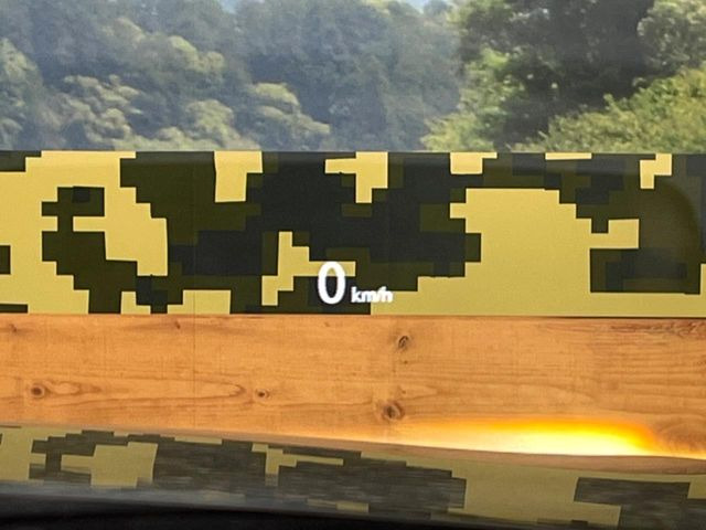 �y�J���[�w�b�h�A�b�v�f�B�X�v���C�z���݂̑��x�⑖�s�����f�W�^���\���ŉ^�]�ȑO���̃K���X�ɓ��e!�J���[�t���Ŏ��F���������A�^�]���ڐ������炳���K�v�ȏ����m�F�ł���̂łƂ��Ă��֗��ň��S!