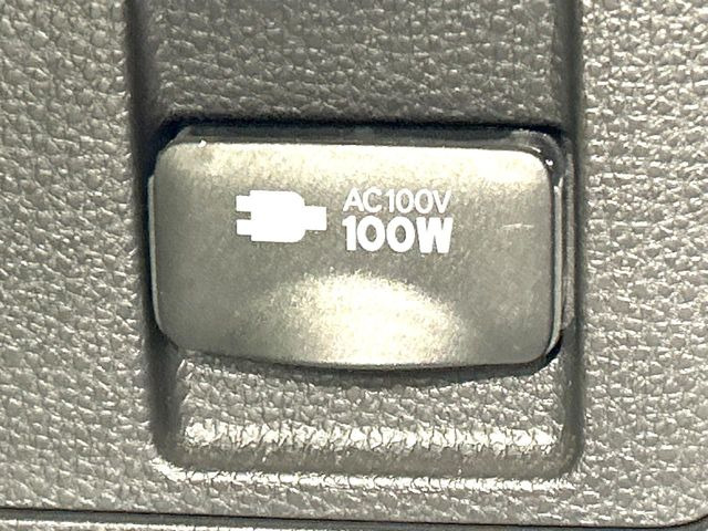 �y�A�N�Z�T���[�R���Z���g�z�L�����v��X�|�[�c�A�A�E�g�h�A�ł̃A�N�e�B�r�e�B�͂������A�ЊQ�E��d�̍ۂɏ����ɂ��Ȃ�AC100V�R���Z���g�𑕔���P�[�^�C��^�u���b�g�A�Q�[���@��̏[�d�ɂ���