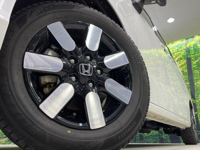 �y����15�C���`�A���~�z�C�[���z�O�ςɃ}�b�`���������A���~�z�C�[���𑕒����Ă���܂��B�e��ЊO�A���~�z�C�[����A�X�^�b�h���X�^�C�����戵�����Ă���܂��B���񂲑��k����������