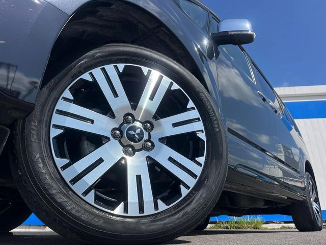 �y����18�C���`�A���~�z�C�[���z�O�ςɃ}�b�`���������A���~�z�C�[���𑕒����Ă���܂��B�e��ЊO�A���~�z�C�[����A�X�^�b�h���X�^�C�����戵�����Ă���܂��B���񂲑��k����������