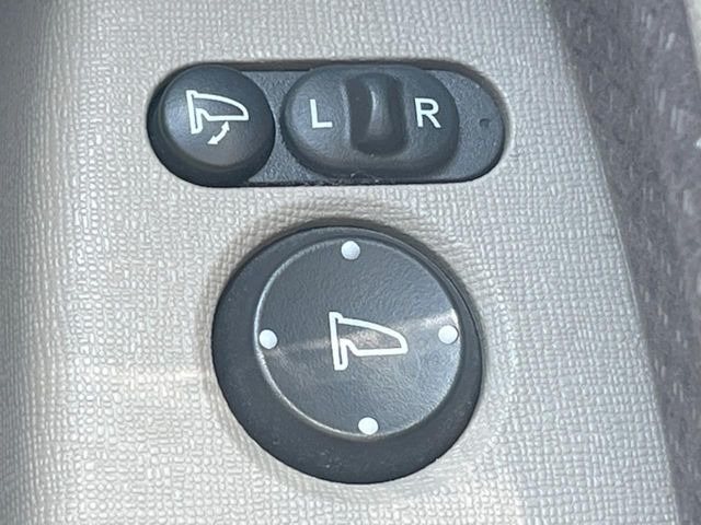 �y�d���i�[�~���[�z�T�C�h�~���[�͓d���i�[���ƂȂ��Ă���A�������ԏ�ł��L�Y�������X�N��}�����܂��B