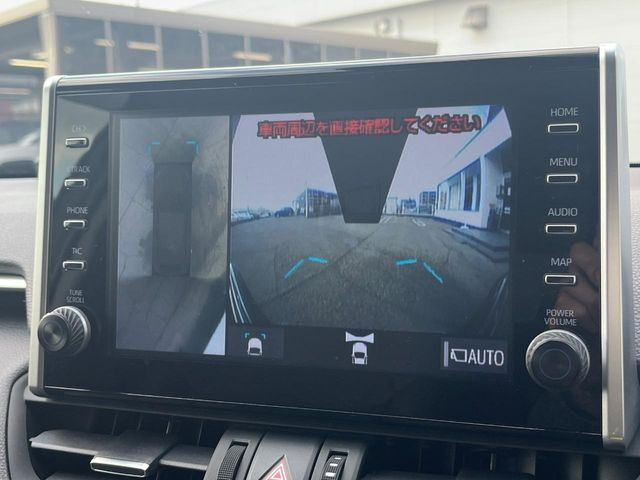 【パノラミックビューモニター】専用のカメラにより、上から見下ろしたような視点で360度クルマの周囲を確認することができます☆死角部分も確認しやすく、狭い場所での切り返しや駐車もスムーズに行えます。