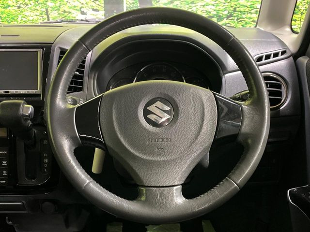 �y�����v�����X�e�A�����O�z�㎿�Ȋv���g�p���邱�ƂŁA��ɂ����������݂ƂĂ��^�]���₷���n���h���ł���