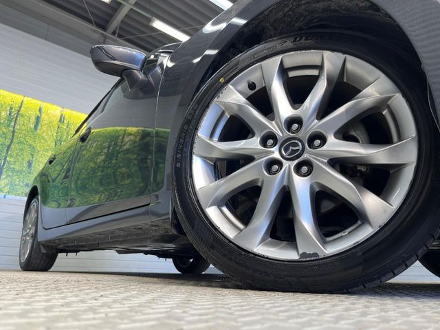 �y����18�C���`�A���~�z�C�[���z�O�ςɃ}�b�`���������A���~�z�C�[���𑕒����Ă���܂��B�e��ЊO�A���~�z�C�[����A�X�^�b�h���X�^�C�����戵�����Ă���܂��B���񂲑��k����������