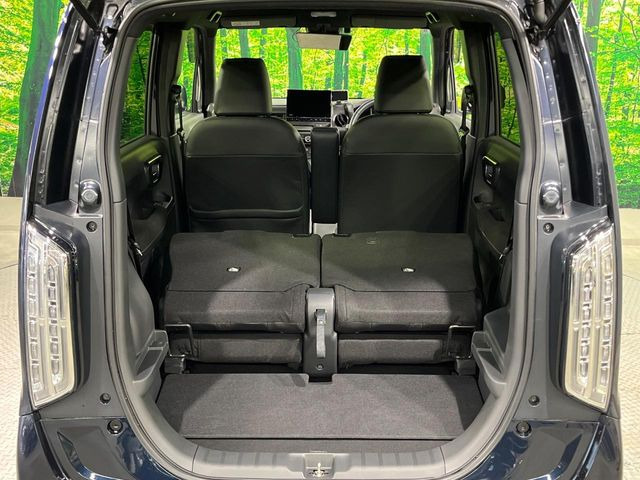 ���i�̂���������ʋ΁A���}���ɏ\���ȉ׎��X�y�[�X���m�ۂ��Ă���܂��B�Z�J���h�V�[�g��|���ƁA�傫�ȉו��̐ύڂ��\�ł���