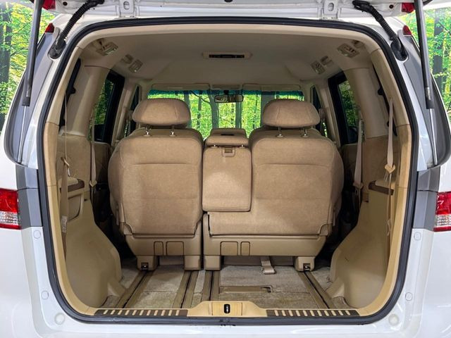 ���i�̂���������ʋ΁A���}���ɏ\���ȉ׎��X�y�[�X���m�ۂ��Ă���܂��B�Z�J���h�V�[�g��|���ƁA�傫�ȉו��̐ύڂ��\�ł���