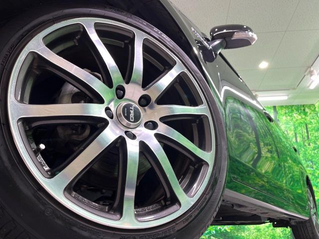 �y�����I�v�V����TRD18�C���`�A���~�z�C�[���z�����I�v�V�����z�C�[���𑕒��B���s���\�̌���ɉ����A�O�ς����X�^�C���b�V���ɂȂ��Ă��܂��B