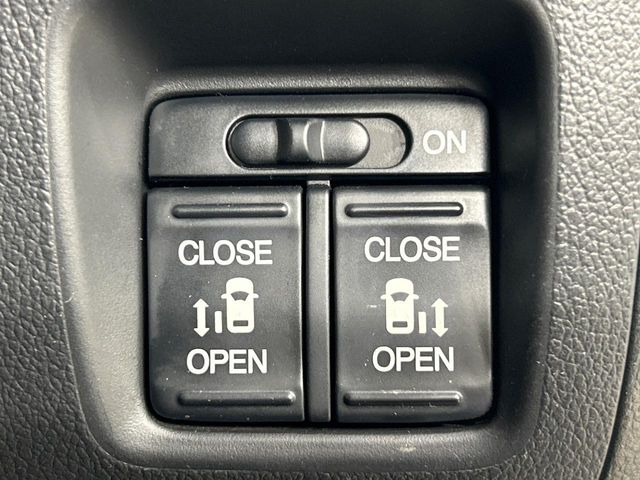 �y�����p���[�X���C�h�h�A�z�X�}�[�g�L�[��^�]�Ȃ̃X�C�b�`�Ō�ȗ����X���C�h�h�A�̊J���\���d��������͂����ăh�A���J����K�v�������A�����Ȃ��q�l�ł��ȒP�ɊJ���߂ł����K�ł���