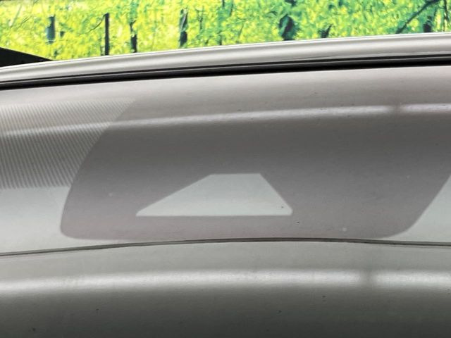 【トヨタセーフティセンス】走行中に前方の車両等を認識し、衝突しそうな時は警報とブレーキで衝突回避と被害軽減をアシスト。より安全にドライブをお楽しみいただけます。