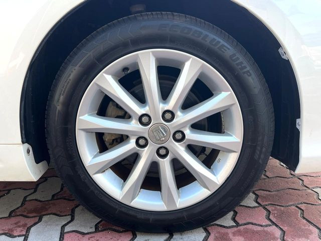 �y����17�C���`�A���~�z�C�[���z�O�ςɃ}�b�`���������A���~�z�C�[���𑕒����Ă���܂��B�e��ЊO�A���~�z�C�[����A�X�^�b�h���X�^�C�����戵�����Ă���܂��B���񂲑��k����������