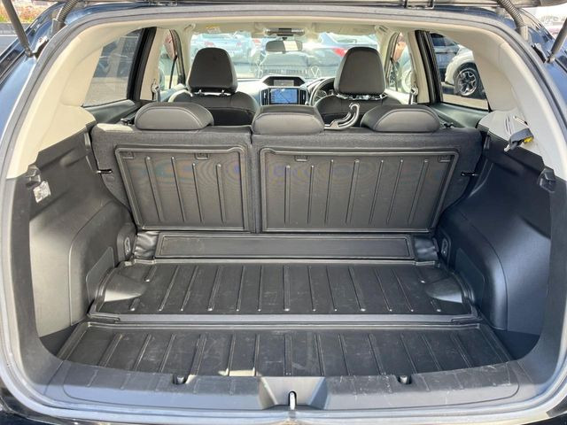 ���i�̂���������ʋ΁A���}���ɏ\���ȉ׎��X�y�[�X���m�ۂ��Ă���܂��B�Z�J���h�V�[�g��|���ƁA�傫�ȉו��̐ύڂ��\�ł���