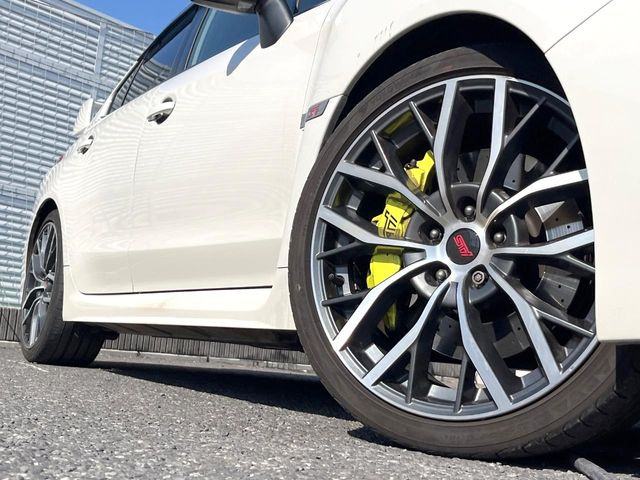 �y����19�C���`�A���~�z�C�[���z�O�ςɃ}�b�`���������A���~�z�C�[���𑕒����Ă���܂��B�e��ЊO�A���~�z�C�[����A�X�^�b�h���X�^�C�����戵�����Ă���܂��B���񂲑��k����������