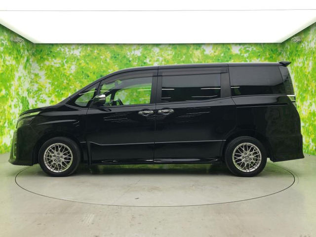 ヴォクシー1.8 ハイブリッド ZS 煌III