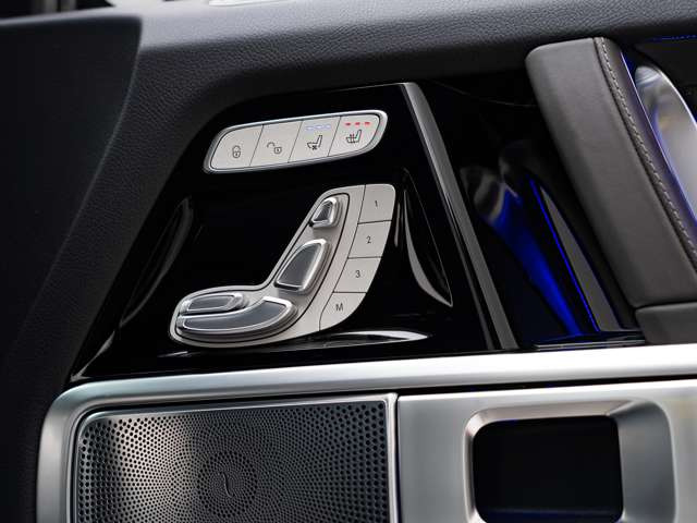 �y �J�X�^�}�C�Y �z�y�C���g�A�X���[�N�t�B�����ȂǂŃi�C�g�p�b�P�[�W�̎d�l���Č�������A�t�����g�O������ʃ��f���̂��̂ɑւ��Ă݂���B�z�C�[����L�����p�[�̃y�C���g�����𖣂�����|�C���g�̂ЂƂB