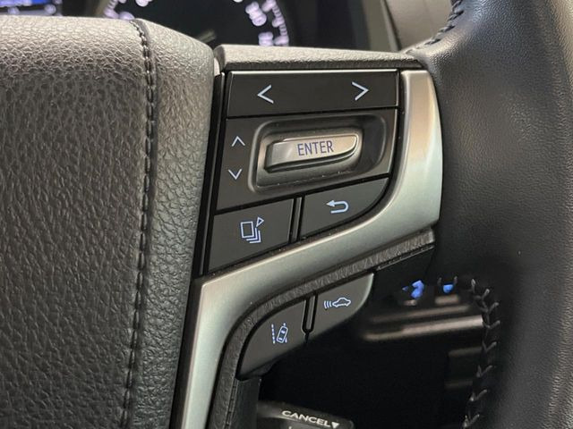 【レーダークルーズコントロール】高速道路での長距離走行が楽に!!自動で速度を保つクルーズコントロールが、衝突軽減システムと連携し、前方の車両を感知して車間を保つように速度調節してくれます!!