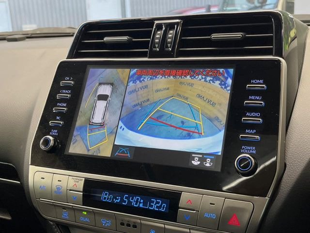 【パノラミックビューモニター】専用のカメラにより、上から見下ろしたような視点で360度クルマの周囲を確認することができます☆死角部分も確認しやすく、狭い場所での切り返しや駐車もスムーズに行えます。