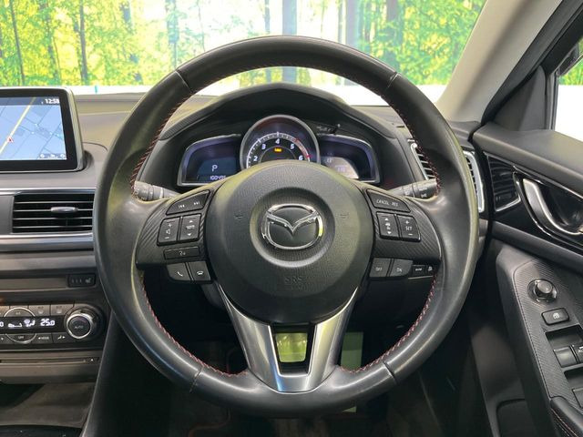 �y�����v�����X�e�A�����O�z�㎿�Ȋv���g�p���邱�ƂŁA��ɂ����������݂ƂĂ��^�]���₷���n���h���ł���