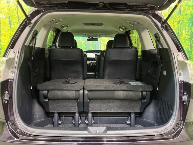 ���i�̂���������ʋ΁A���}���ɏ\���ȉ׎��X�y�[�X���m�ۂ��Ă���܂��B�Z�J���h�V�[�g��|���ƁA�傫�ȉו��̐ύڂ��\�ł���