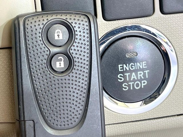 �y�L�[�t���[�V�X�e���z�J�o����|�P�b�g�ɓ��ꂽ�܂܂ł��h�A�̎{���E�������\�ȃX�}�[�g�L�[�𑕔��B�G���W���̃I���E�I�t�����J�M�����o���K�v����������Ƃ��Ă��֗��ł���