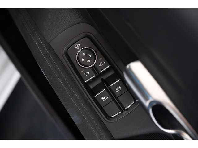 �d���i�[���~���[�ƂȂ��Ă���܂��B