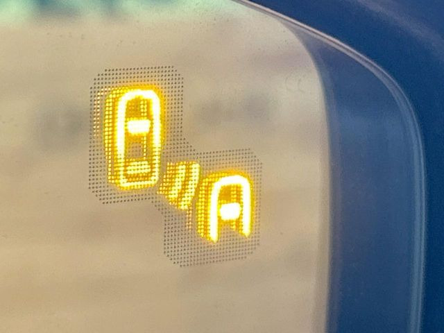 �y�u���C���h�X�|�b�g���j�^�����O�z���s���A�h�A�~���[�̎��p�ɂȂ�₷���ӏ��Ɍ㑱�Ԃ��ڋ߂���ƃT�C�h�~���[�t�߂Ɍx����\���A�h���C�o�[�ɒ��ӊ��N�����Ă���܂��B