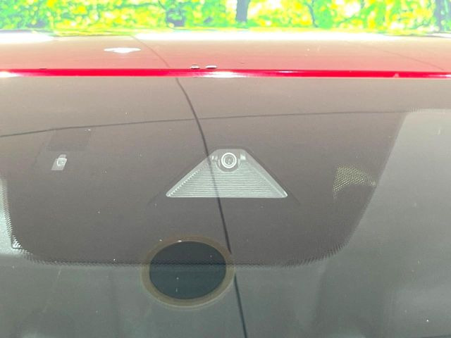 �y�X�}�[�g�u���[�L�T�|�[�g�z���s���ɑO���̎ԗ�����F�����A�Փ˂������Ȏ��͌x��ƃu���[�L�ŏՓˉ���Ɣ�Q�y�����A�V�X�g�B�����S�Ƀh���C�u�����y���݂��������܂��B