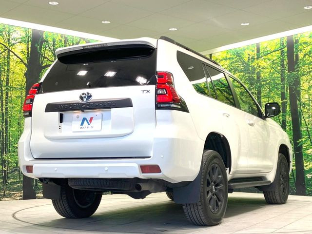 ☆全国のネクステージからお取り寄せが可能※!遠方の店舗に展示してあるクルマが気になる場合も、最寄りの店舗でご覧いただくことが可能です!是非私たちに要望をお聞かせください!※別途費用