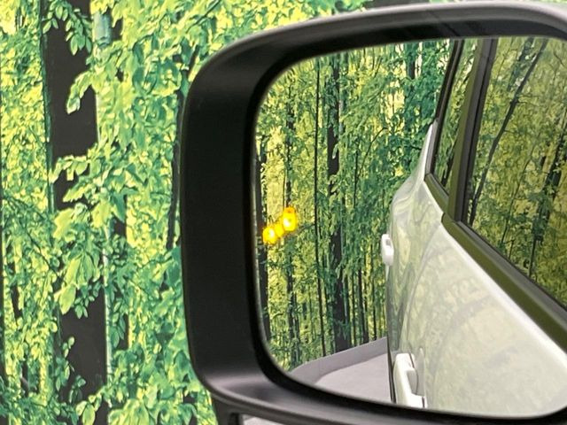 �y�u���C���h�X�|�b�g���j�^�[�z���s���A�h�A�~���[�̎��p�ɂȂ�₷���ӏ��Ɍ㑱�Ԃ��ڋ߂���ƃT�C�h�~���[�t�߂Ɍx����\���A�h���C�o�[�ɒ��ӊ��N�����Ă���܂��B