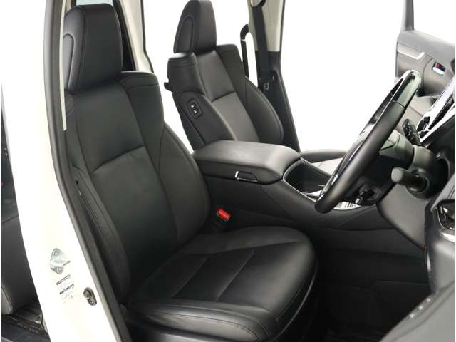 (電動シート)運転席8ウェイパワーシート!シートメモリー機能付き!上級グレードならではの贅沢装備で人気装備となります。