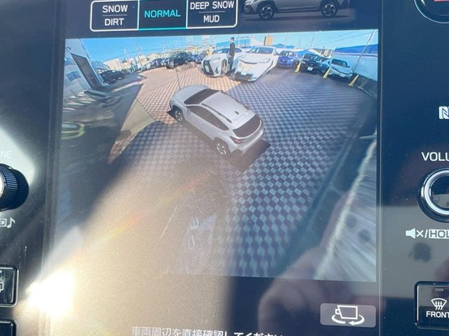 �y�}���`�e���C�����j�^�[�z�Ԃ̃t�����g��T�C�h�̃J�����摜�𓯎��Ƀ��j�^�[�\�����邱�ƂŁA���H�⋷�����𑖍s���ł����͂̏󋵊m�F���ł����S!�{�iSUV�ɂ��ꂵ�������ł���