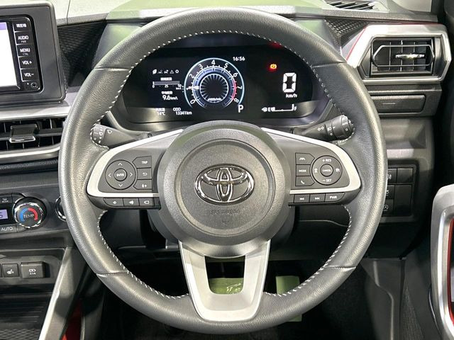 �y�����v�����X�e�A�����O�z�㎿�Ȋv���g�p���邱�ƂŁA��ɂ����������݂ƂĂ��^�]���₷���n���h���ł���