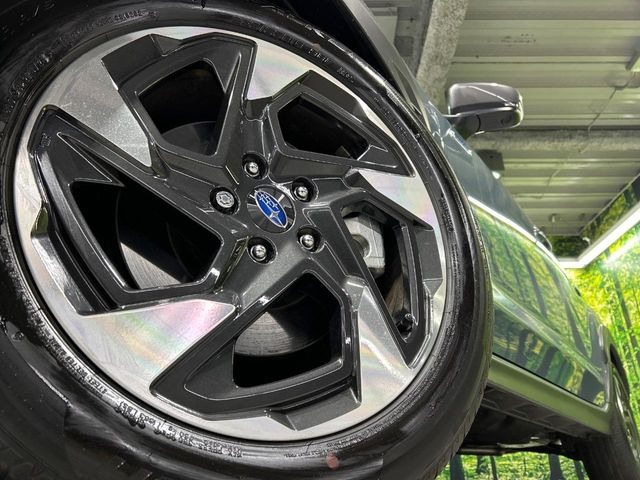 �y����18�C���`�A���~�z�C�[���z�O�ςɃ}�b�`���������A���~�z�C�[���𑕒����Ă���܂��B�e��ЊO�A���~�z�C�[����A�X�^�b�h���X�^�C�����戵�����Ă���܂��B���񂲑��k����������