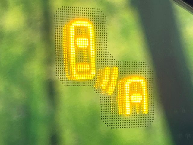 �y�u���C���h�X�|�b�g���j�^�����O�z���s���A�h�A�~���[�̎��p�ɂȂ�₷���ӏ��Ɍ㑱�Ԃ��ڋ߂���ƃT�C�h�~���[�t�߂Ɍx����\���A�h���C�o�[�ɒ��ӊ��N�����Ă���܂��B