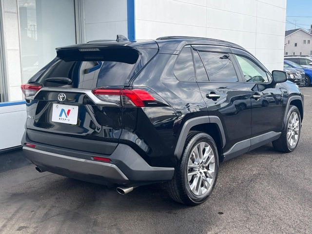 ☆全国のネクステージからお取り寄せが可能※!遠方の店舗に展示してあるクルマが気になる場合も、最寄りの店舗でご覧いただくことが可能です!是非私たちに要望をお聞かせください!※別途費用