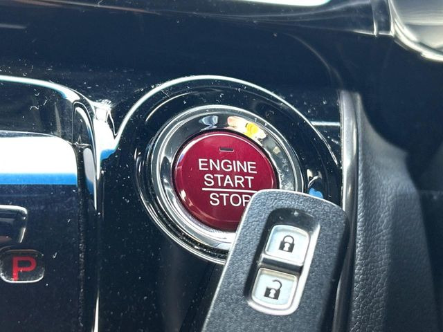 �yHonda�X�}�[�g�L�[�z�J�o����|�P�b�g�ɓ��ꂽ�܂܂ł��h�A�̎{���E�������\�ȃX�}�[�g�L�[�𑕔��B�G���W���̃I���E�I�t�����J�M�����o���K�v����������Ƃ��Ă��֗��ł���