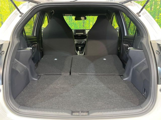 ���i�̂���������ʋ΁A���}���ɏ\���ȉ׎��X�y�[�X���m�ۂ��Ă���܂��B�Z�J���h�V�[�g��|���ƁA�傫�ȉו��̐ύڂ��\�ł���