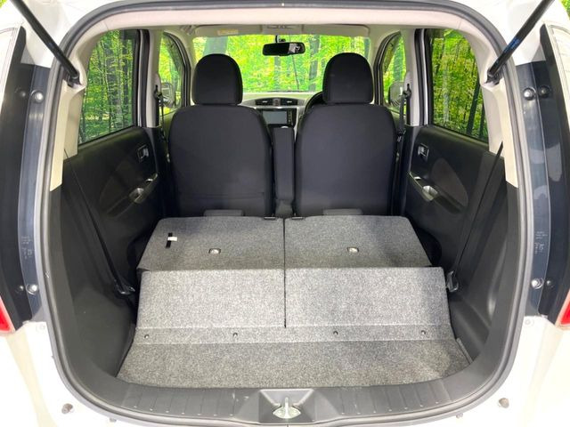 ���i�̂���������ʋ΁A���}���ɏ\���ȉ׎��X�y�[�X���m�ۂ��Ă���܂��B�Z�J���h�V�[�g��|���ƁA�傫�ȉו��̐ύڂ��\�ł���