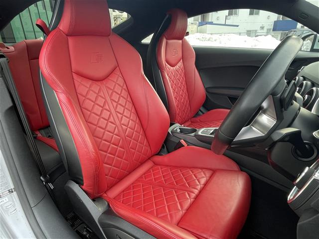 TTSクーペ2.0 TFSI クワトロ 4WD