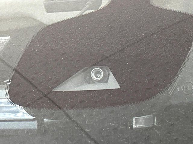 �y�G�}�[�W�F���V�[�u���[�L�z���s���ɑO���̎ԗ�����F�����A�Փ˂������Ȏ��͌x��ƃu���[�L�ŏՓˉ���Ɣ�Q�y�����A�V�X�g�B�����S�Ƀh���C�u�����y���݂��������܂��B