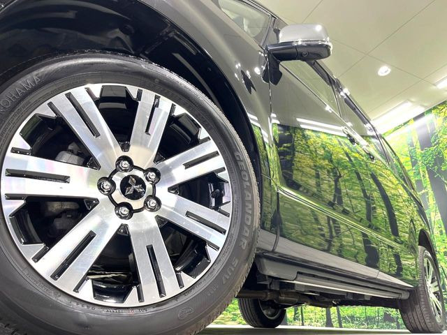 【純正18インチアルミホイール】外観にマッチした純正アルミホイールを装着しております。各種社外アルミホイールや、スタッドレスタイヤも取扱いしております。是非ご相談ください♪