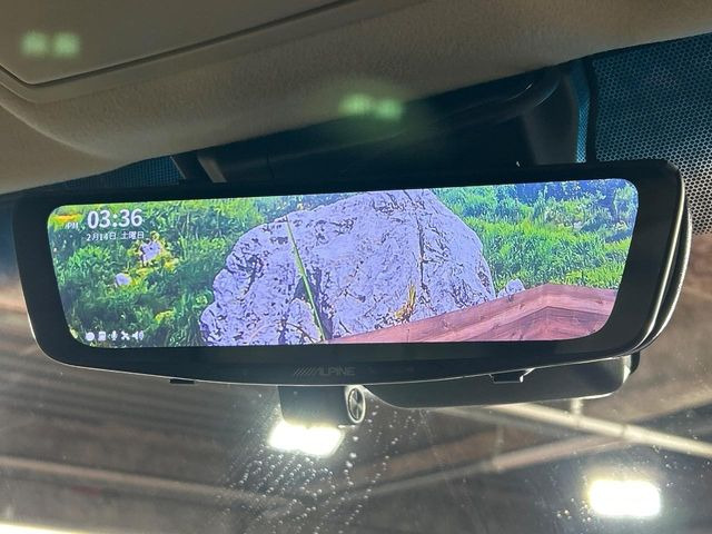 【デジタルインナーミラー】後席の大きな荷物や同乗者で後方が確認しづらい時でも安心!カメラが撮影した車両後方の映像をルームミラー内に表示。クリアな視界で状況の確認が可能です!