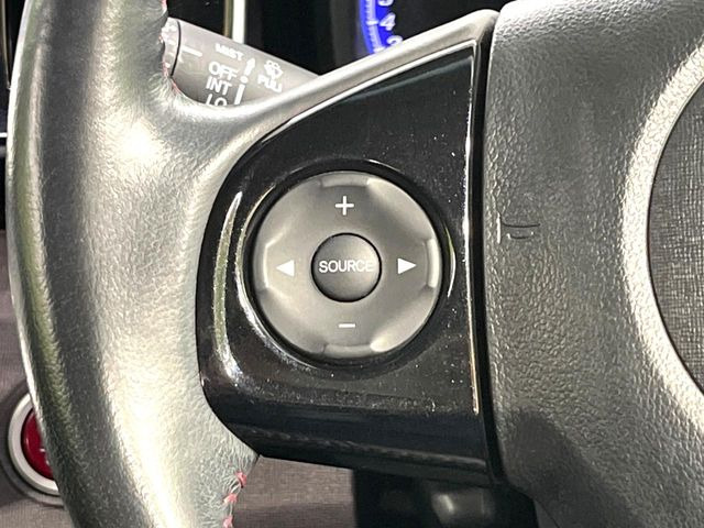 �y�X�e�A�����O�X�C�b�`�z�^�]���A�O������ڐ������炷���ƂȂ��A�I�[�f�B�I���̑��삪�\�ȕ֗��@�\!���S&���K�ȃh���C�u�����o���Ă���܂���